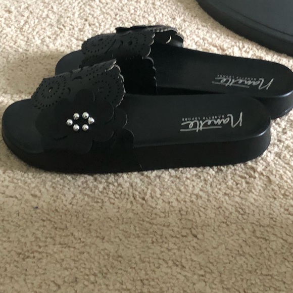 Nanette Lepore black/ silver flower sandals 7 - Picture 5 of 8